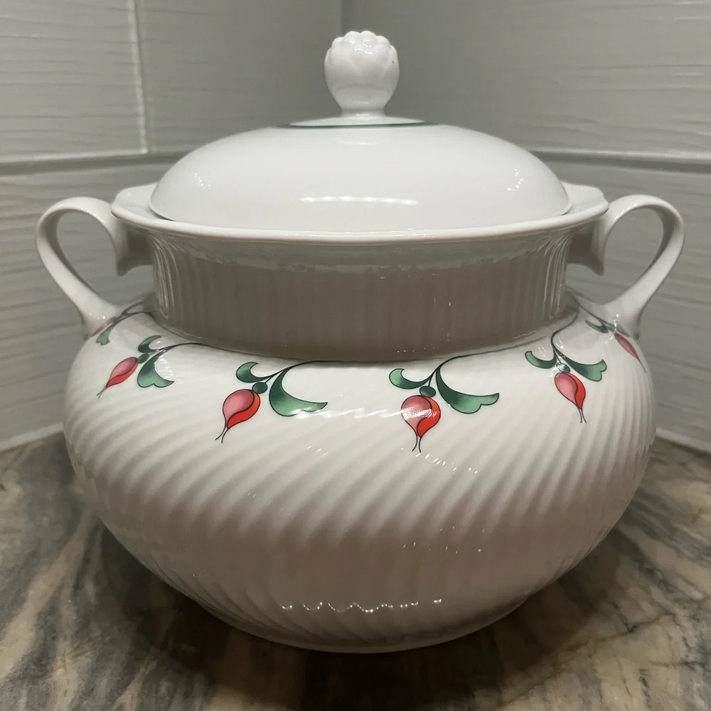 Vintage Dansk Rosebud Covered Soup Tureen 8 ½” wide With Two Handles